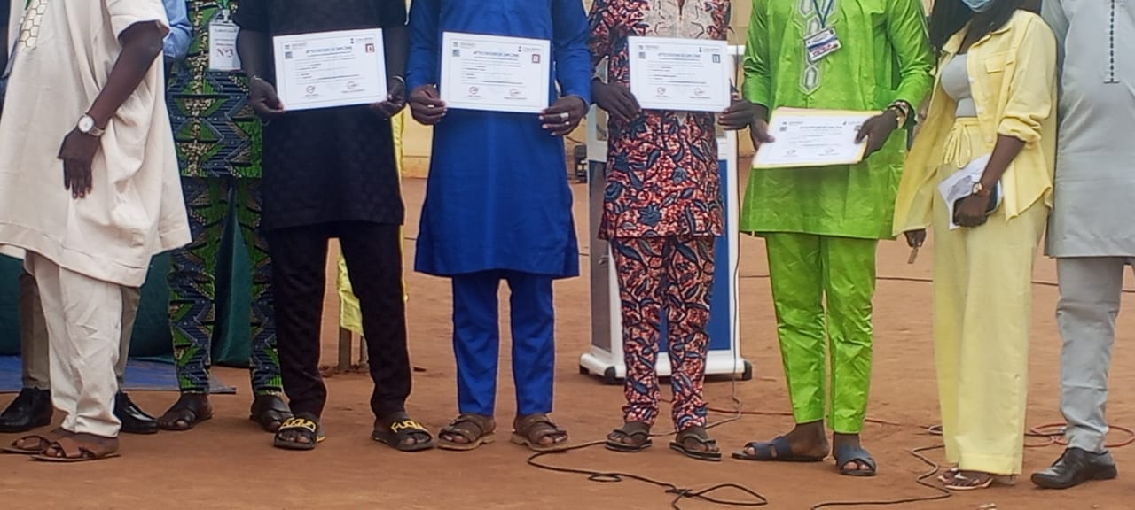 20 détenus de la prison civile  d'Abomey reçoivent leur diplôme de CQM